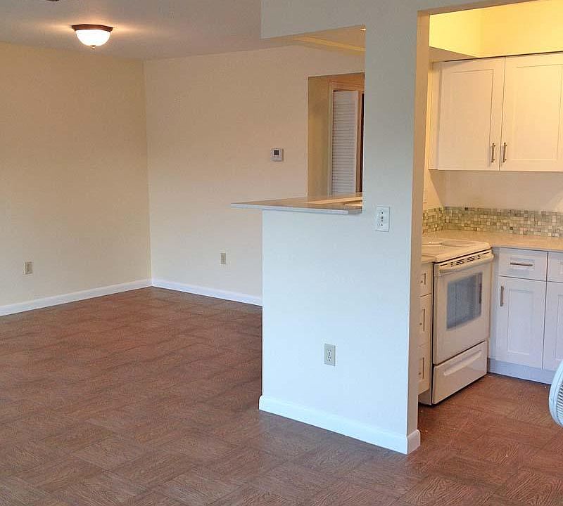 1st image of 210 N L St