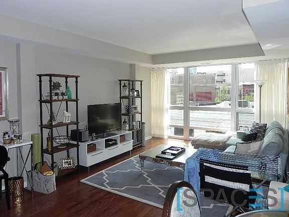 2nd image of 744 W Fullerton Ave APT 401