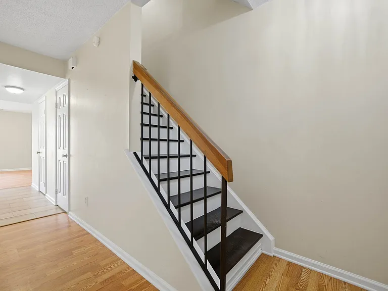 102 Tyburn Ct — Photo 4