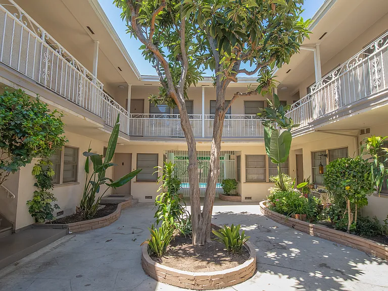 4427 Woodman Ave #1X1 — Photo 11