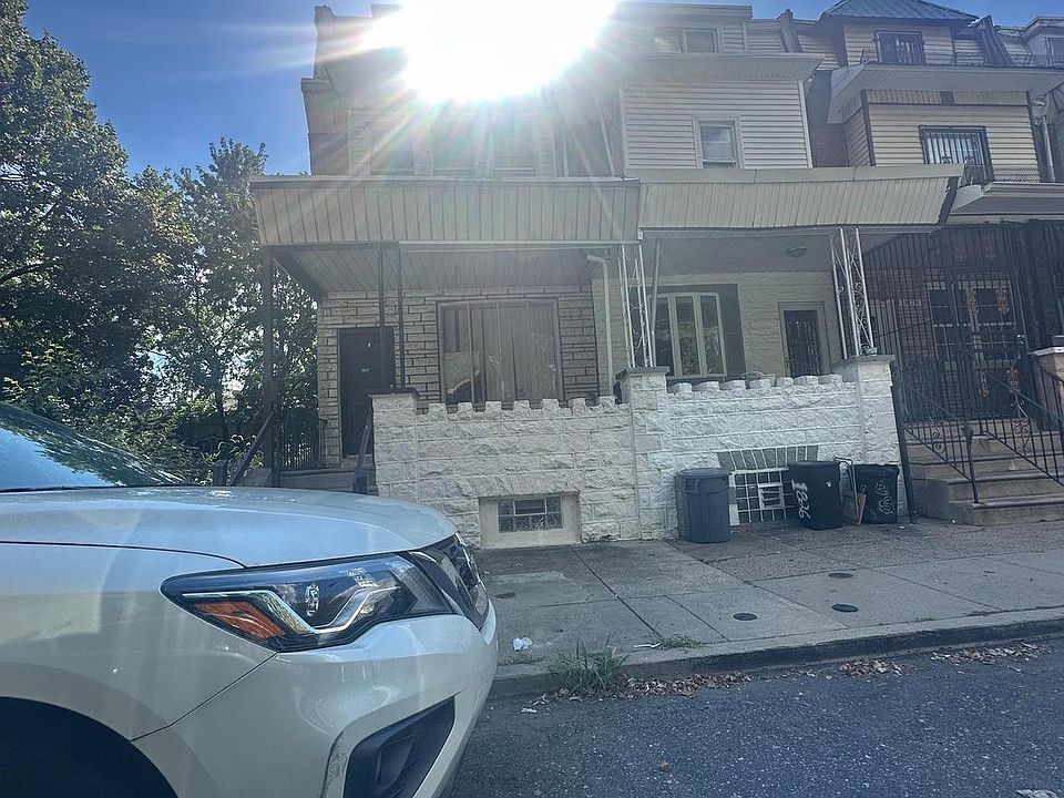 1st image of 1828 E Schiller St
