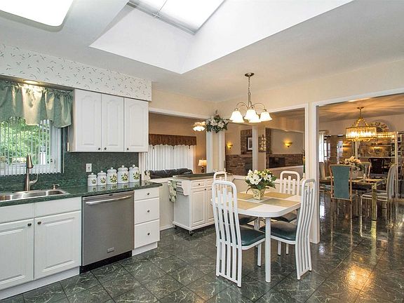 3rd image of 34 Sandpiper Ln