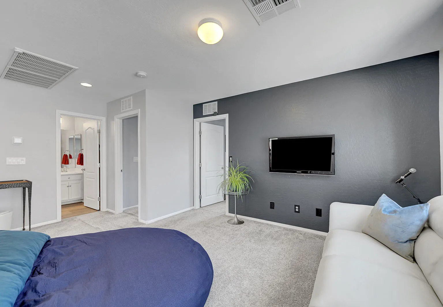 3 bed, 2.5 bath, 1965 sqft, $2,200 — Photo 4