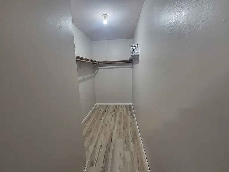 Pekin Place Apartments — Photo 11