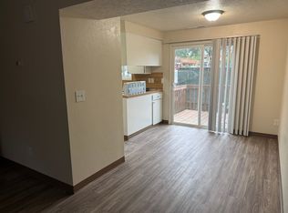 180 Stoneway Dr NW #6, Salem, OR 97304