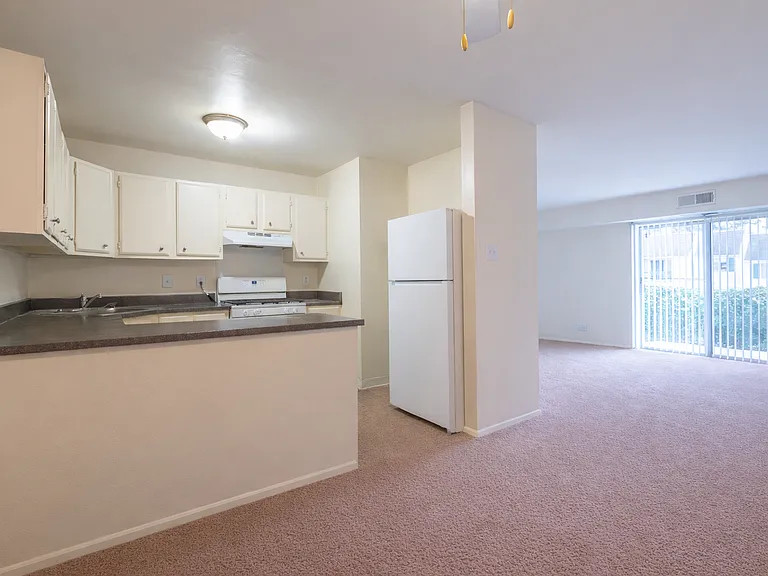 North Arch Village Apartments — Photo 42