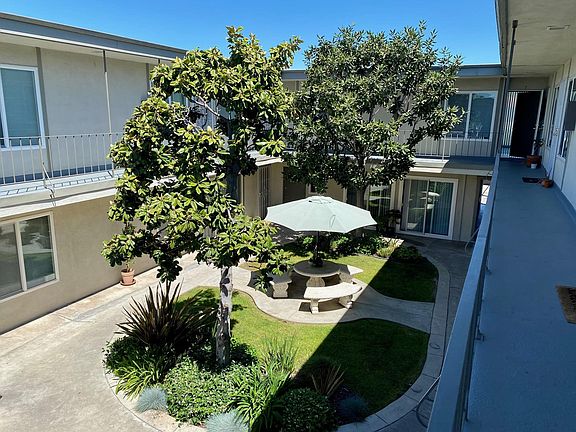 Additional view of courtyard