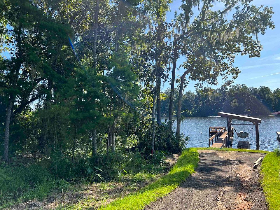2nd image of 4011 Edgewater Dr