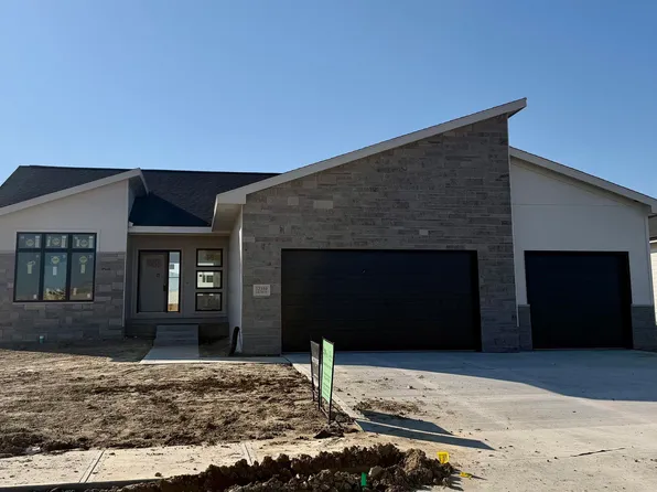 12359 Lake Vista Dr, Papillion, NE 68046