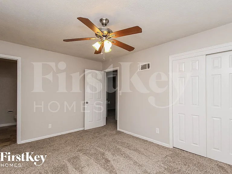 9214 Farley Ave — Photo 7