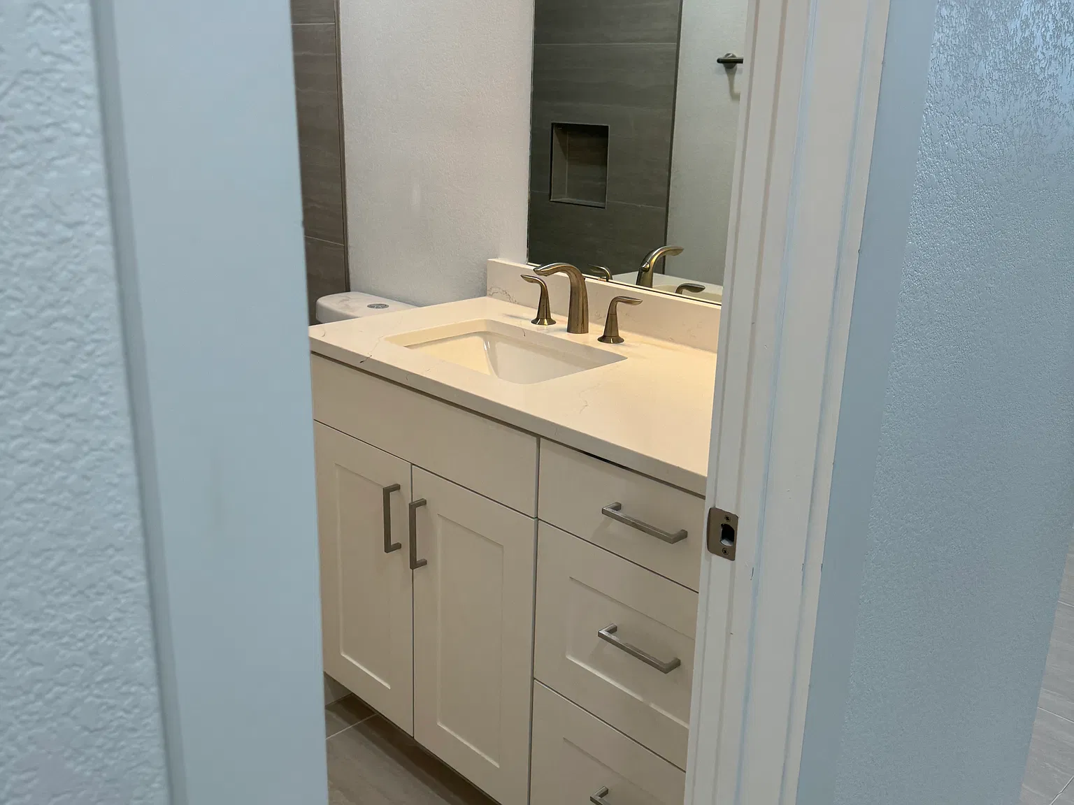 3 bed, 1985 sqft, $900 — Photo 4