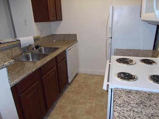 4th image of 5134 S Jones Blvd Unit 204