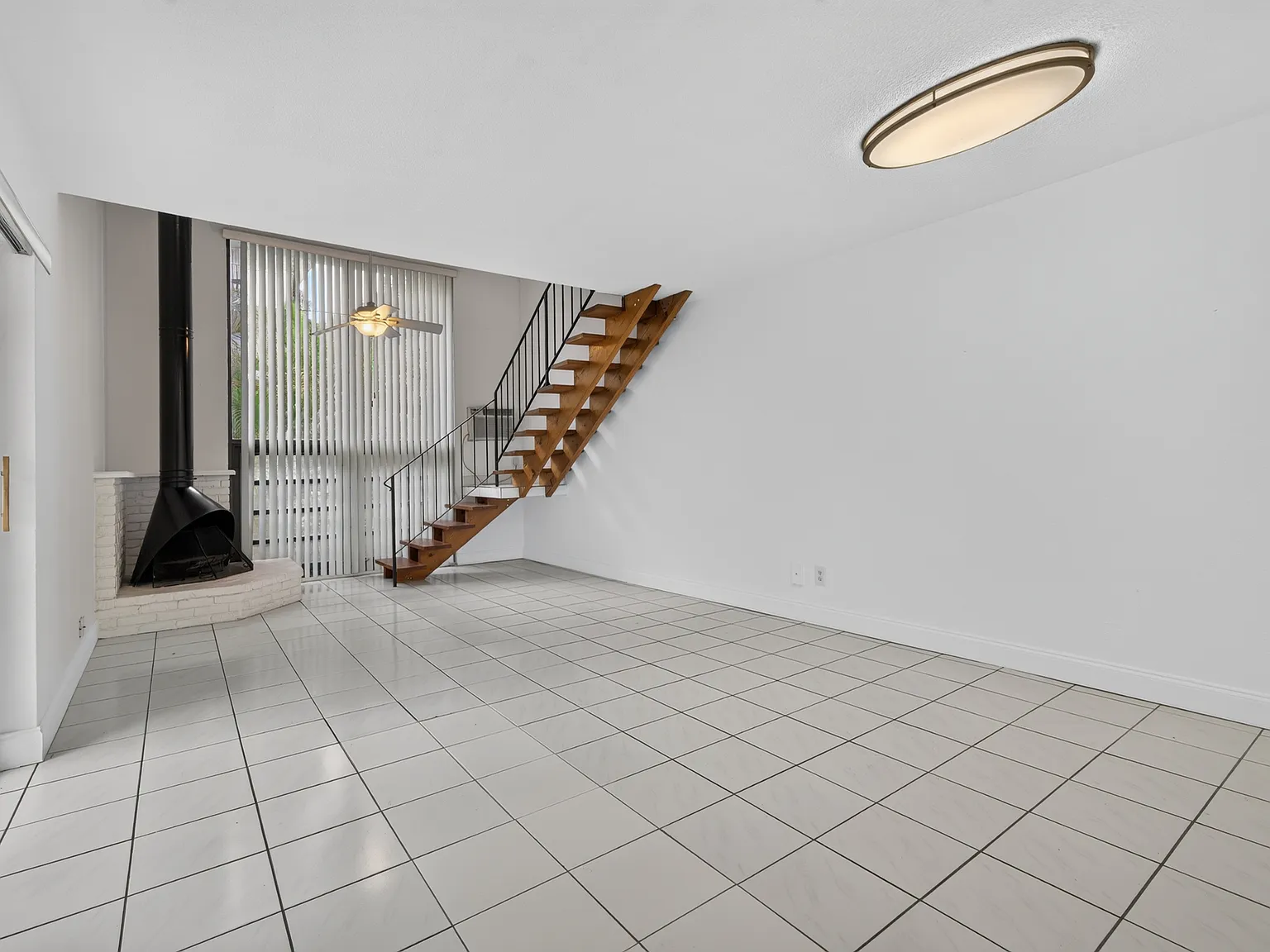 416 Santander Ave. - J — Photo 3