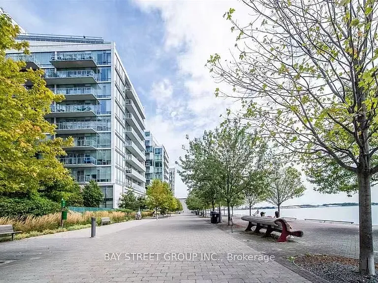 29 Queens Quay E #727 — Photo 2