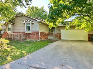 10515 E Countryside St, Wichita, KS 67207