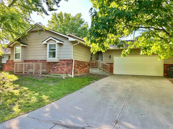 10515 E Countryside St, Wichita, KS 67207