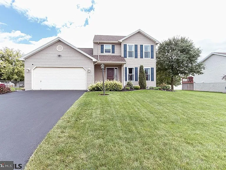 241 Steeplechase Dr — Photo 1