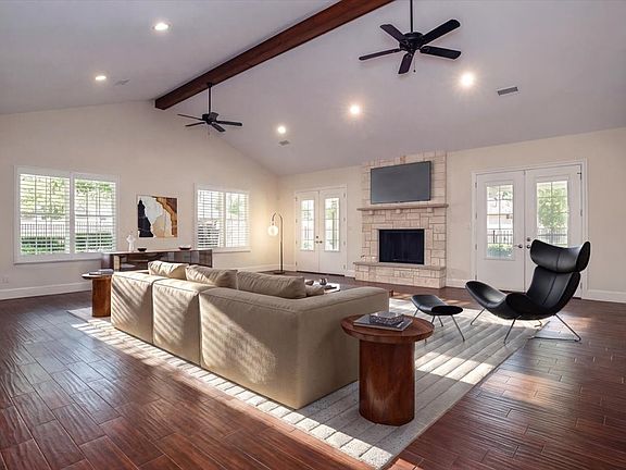 5th image of 2707 Farmers Branch Ln