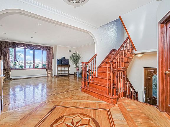 5th image of 105 Kensington St Unit 1