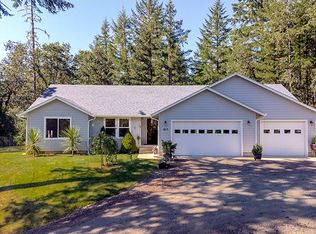 1613 Hogan Rd, Oakland, OR 97462