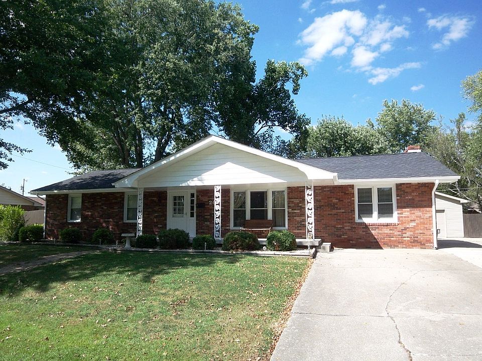 1st image of 200 W Meadowlark Dr
