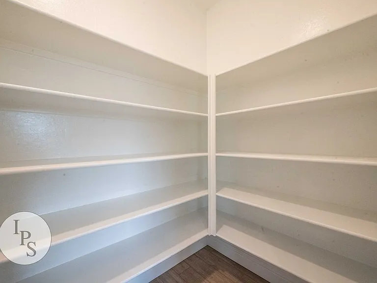 352 N Millard Ave — Photo 29