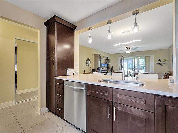 4th image of 401 SE 3rd St APT 107