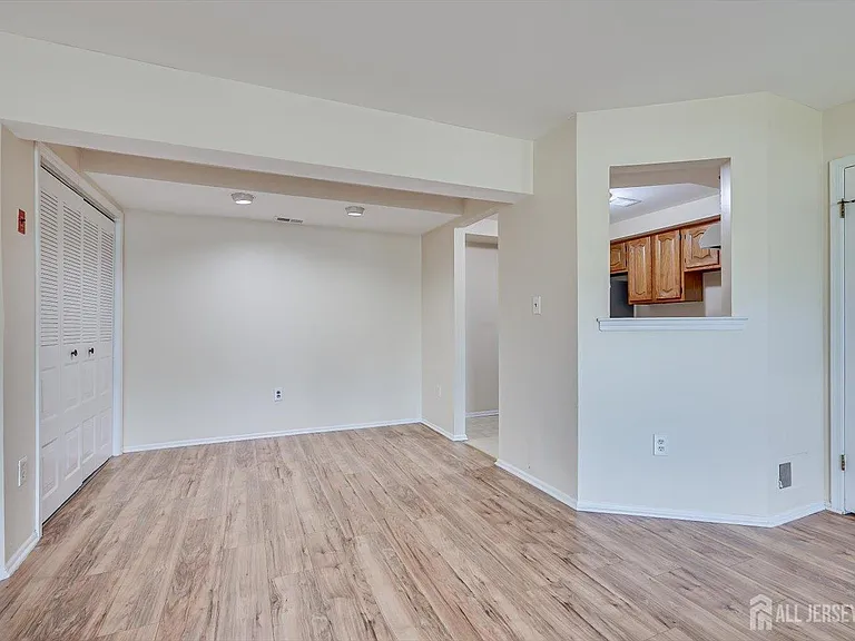 906 Montague Ave — Photo 8