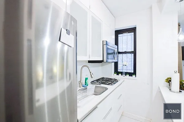Rented by Bond New York | media 8