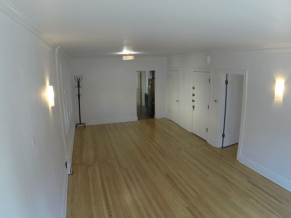 5th image of 1159 W Grand Ave #1