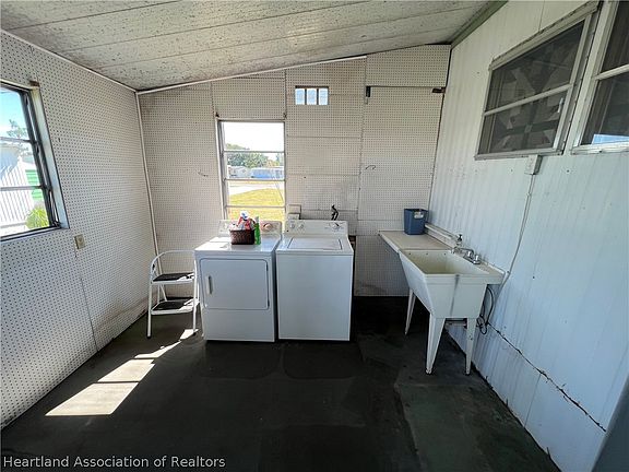 4th image of 7 Joanna Dr