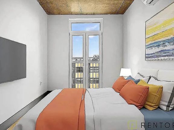 5th image of 338 Evergreen Ave #304N