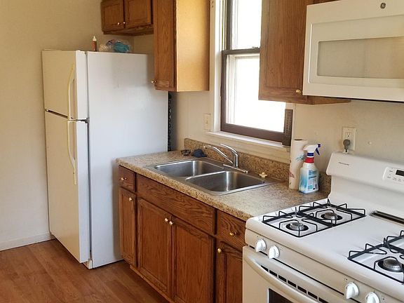 3rd image of 240 Bedford St