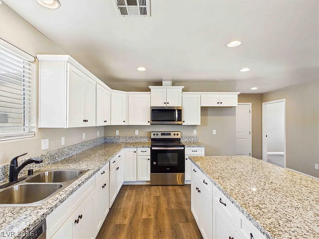 4 bed, 2.0 bath, 2025 sqft, $2,000 — Photo 3