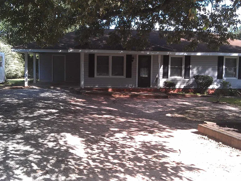565 Womack Rd — Photo 1