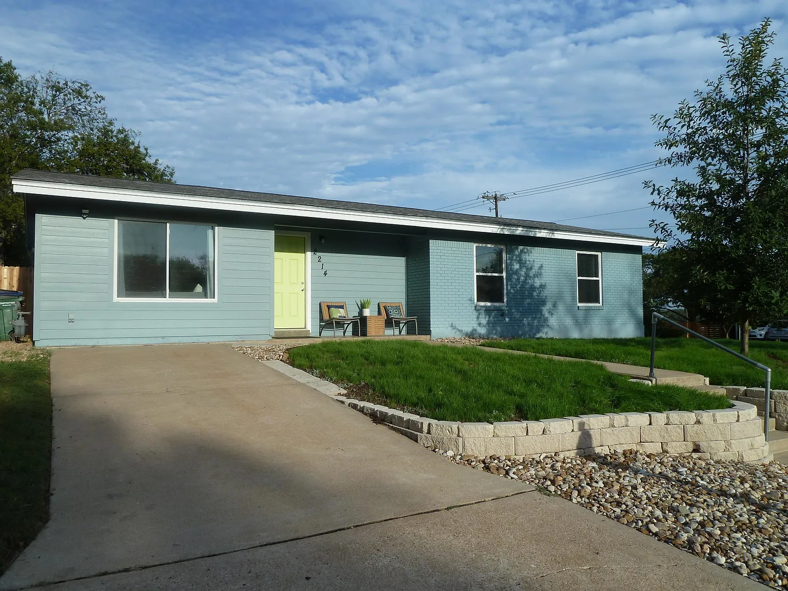 3 bed, 1205 sqft, $2,400 — Photo 2