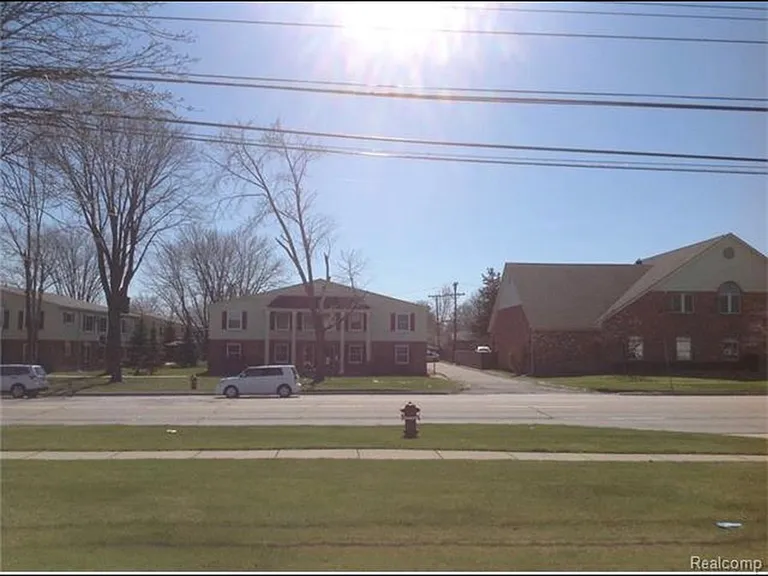 721 W Maple Rd #66 — Photo 10