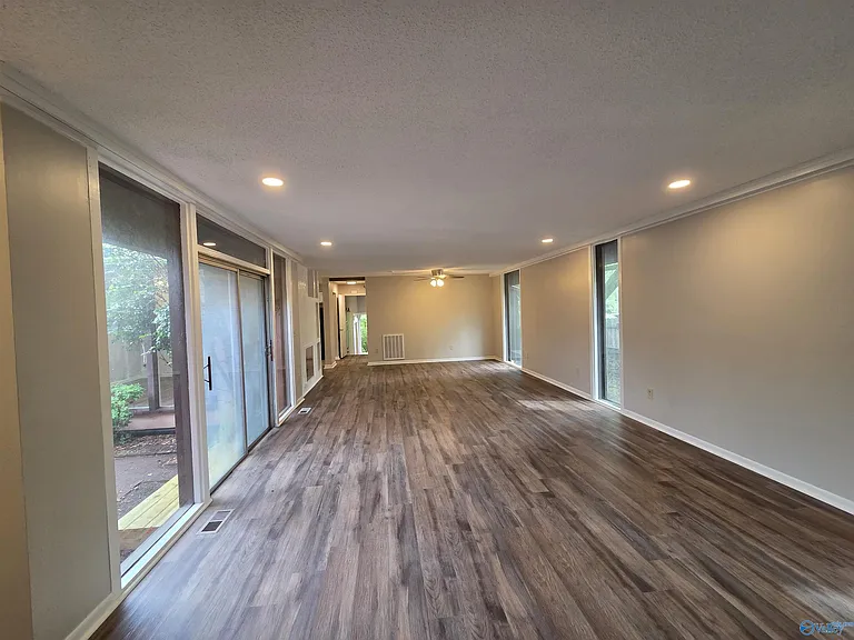 1209 Governors Dr SE — Photo 4