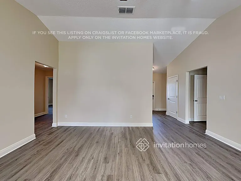 462 NW Riverside Dr — Photo 3