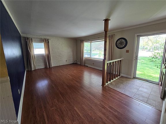 4th image of 3923 Lake Rd