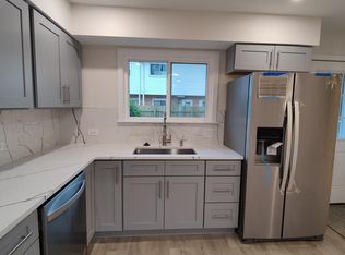 8846 Dee Rd, Des Plaines, IL 60016