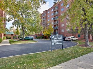 555 S River Rd APT 204, Des Plaines, IL 60016