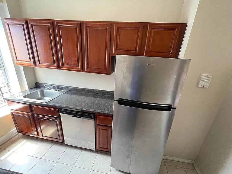 1090 Eastern Pkwy #D6 — Photo 2