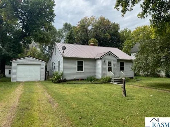 704 E Iowa St, Elmore, MN 56027