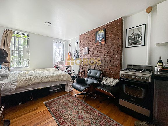 2nd image of 236 E 7th St APT 4D