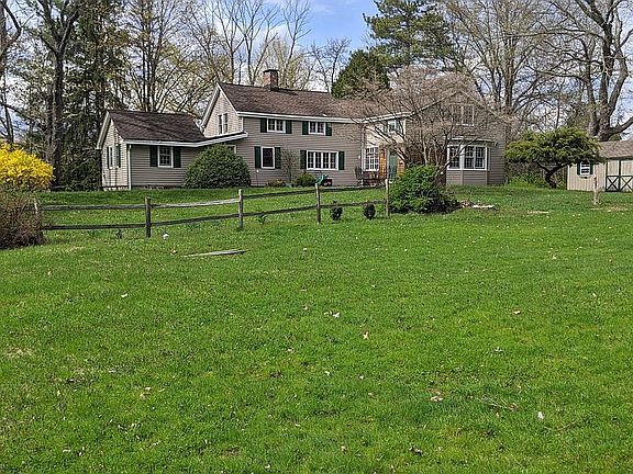 2nd image of 75 Old Minisink Trl