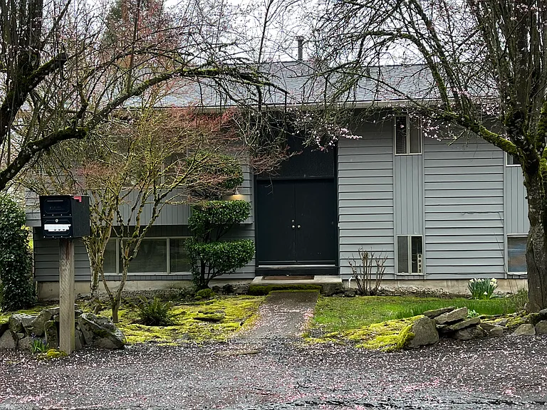 8955 SW Midea Ln — Photo 2