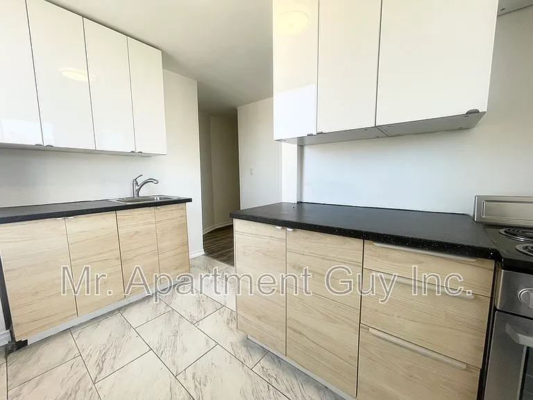 44 Victoria Ave S #306 — Photo 5