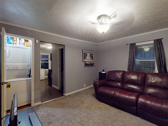 4th image of 826 Rhodes Dr
