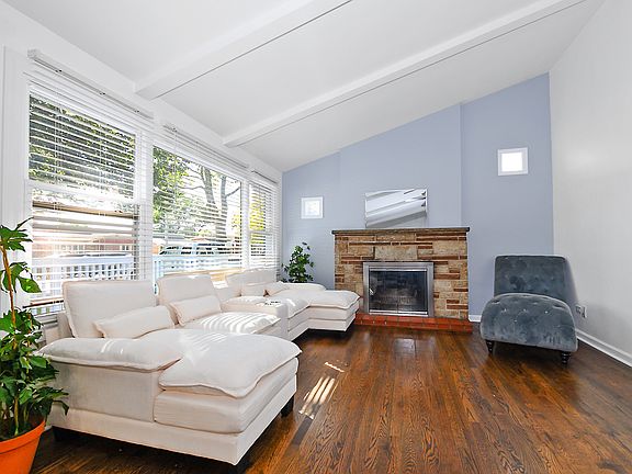 3rd image of 4024 W 106th St